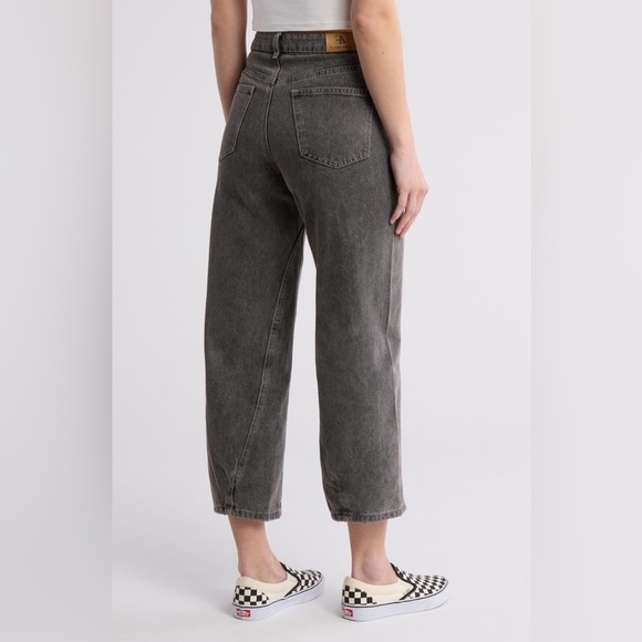 FLYING ANGEL | Nordstrom Gray Wide-Leg Barrel Ankle Jeans - Picture 2 of 13